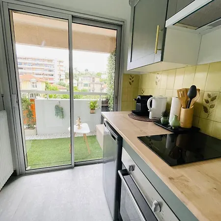 En Centre Apartment *